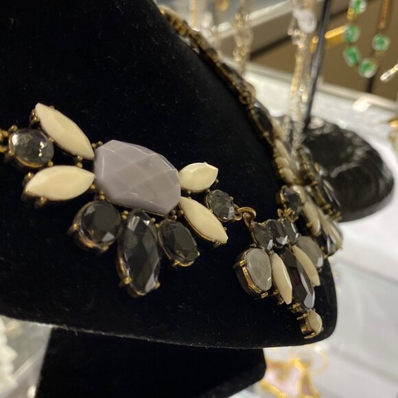 Vintage Statement Necklace Black White & Gray Gemstones In Gold-Tone Setting - Picture 5 of 5